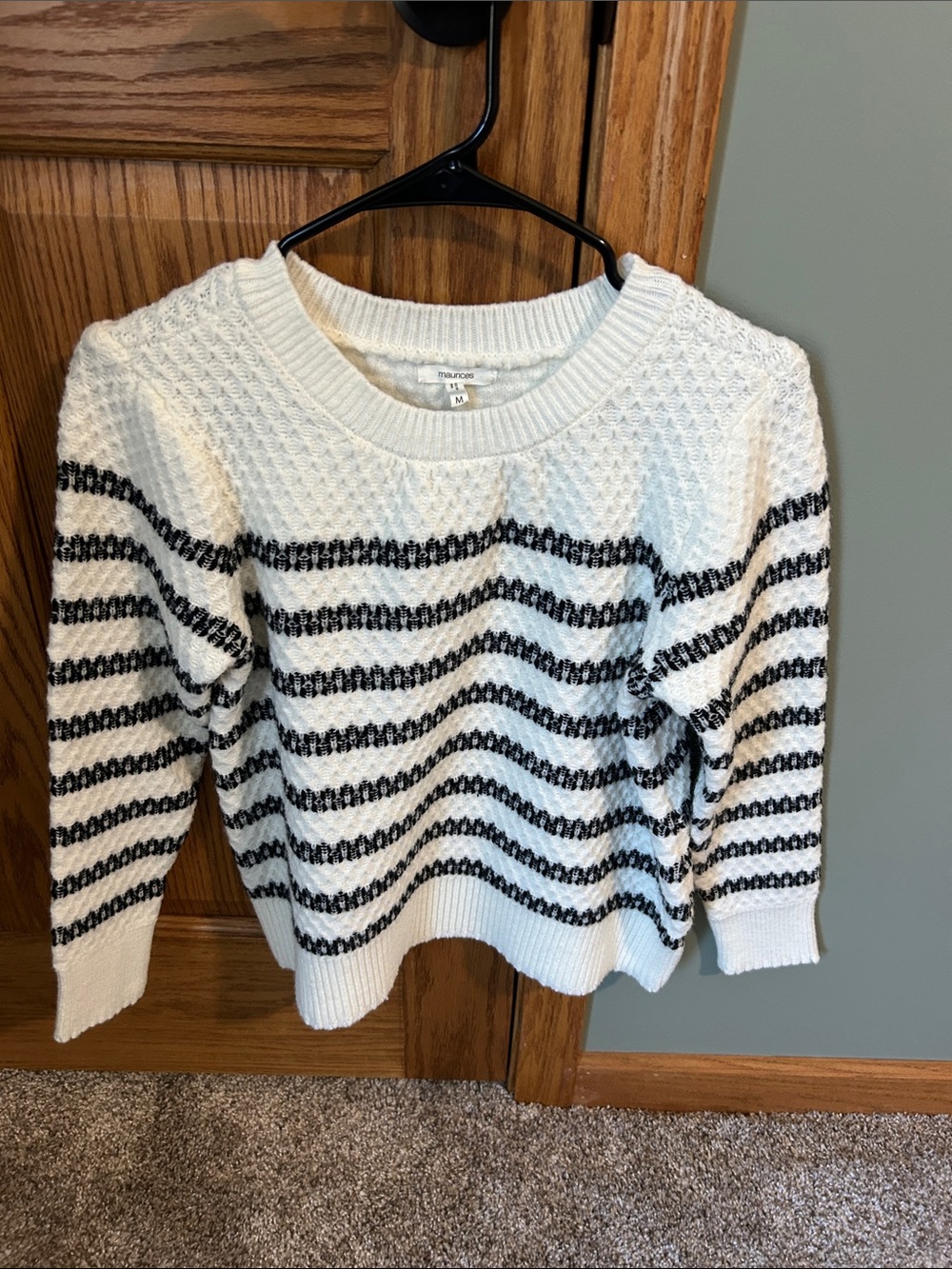 Maurice’s sweater size M